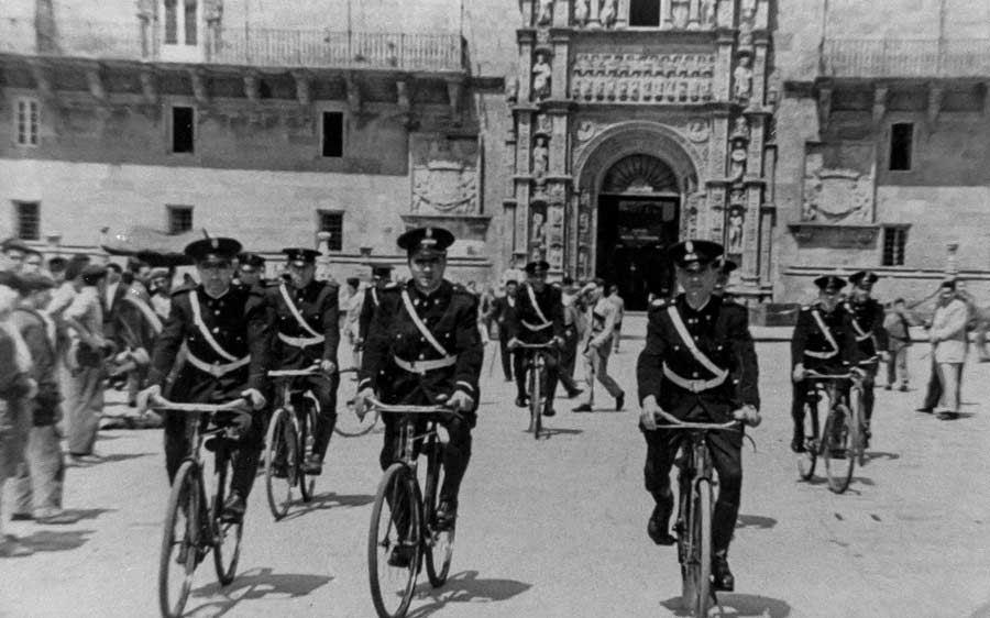 Ano 1951 - Sección móbil coas bicicletas no Obradoiro
