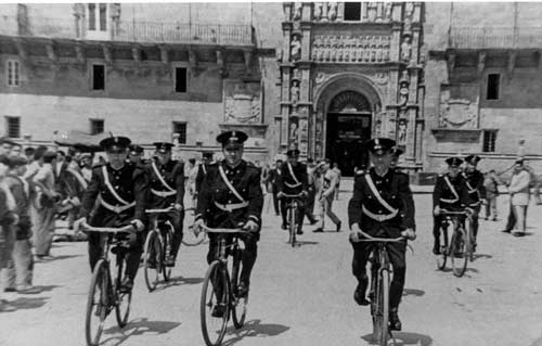 Ano 1951 - Sección móbil coas bicicletas no Obradoiro